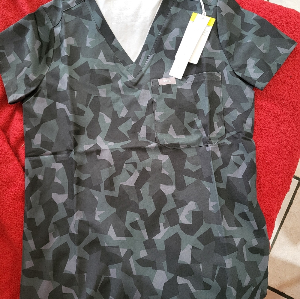 Figs scrub top